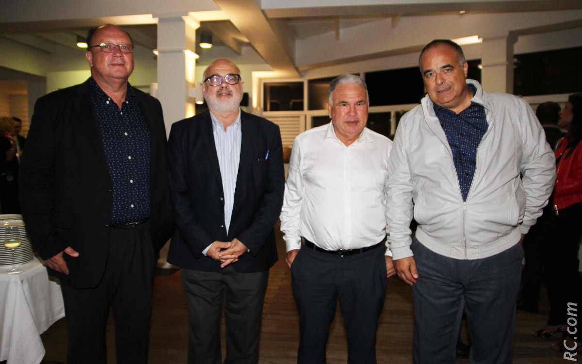 Didier Prugnières, directeur de l’aéroport de Pierrefonds, Patrick Mallet président du Syndicat Mixte de Pierrefonds, Stéphano Dijoux, adjoint au maire de Saint-Pierre et Jean Michel Jobart, directeur de cabinet du maire de Saint-Pierre