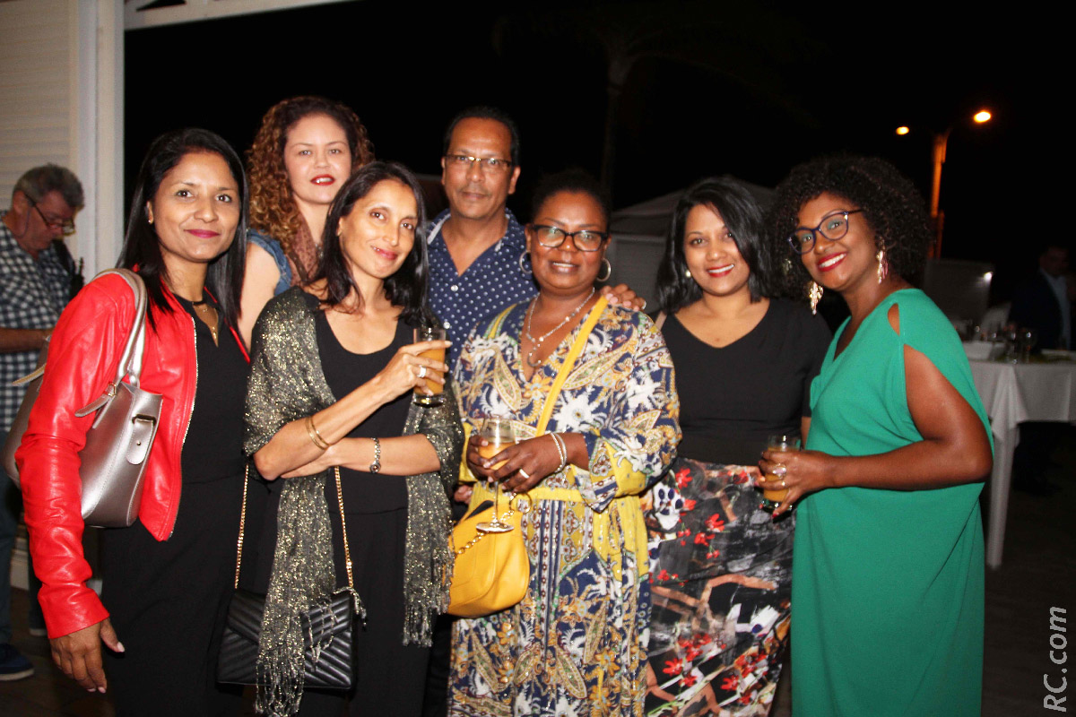 Patricia Lebon de Lebon Voyages, Karine Legros, Anissa Bobate, Jean-Pierre Sermande, Linda Remule de Blue Sky, Nathalie Ajaguin de Air Mauritius, et Laurence Abolet de Blue Sky