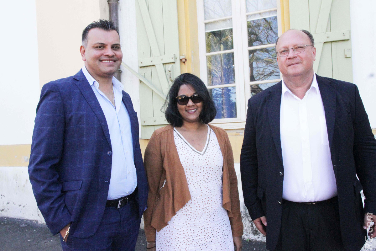 Arvind Bundhun, directeur de la MTPA, Nathalie Ajaguin de Air Mauritius, et Didier Prugnières, directeur de l’aéroport de Pierrefonds