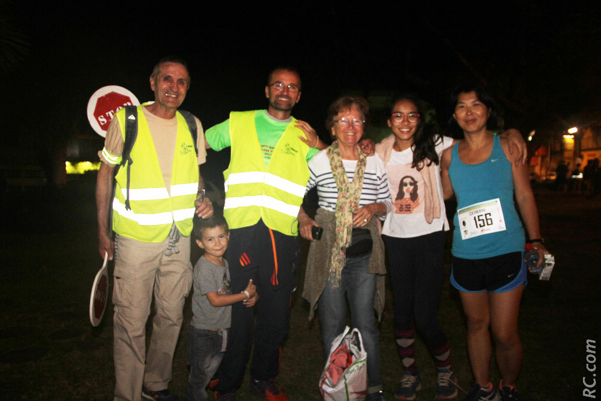 Denis Bornot, bénévole, et sa tribu, dont Catherine qui avait choisi les 10 km