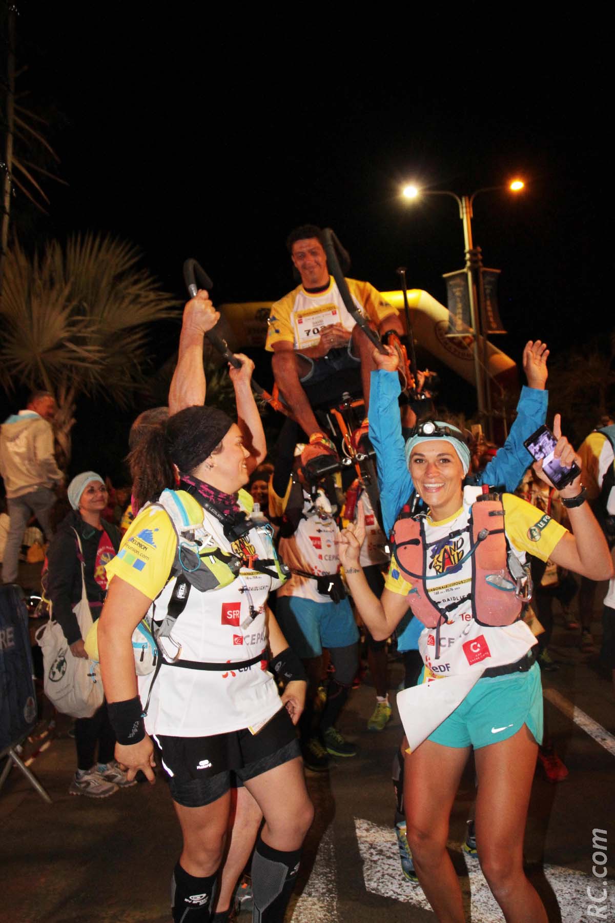Les participants de Réunion Joëlette Aventure ( RAJ ) sont partis les premiers de la Ravine Blanche Les participants de Réunion Joëlette Aventure ( RAJ ) sont partis les premiers de la Ravine Blanche