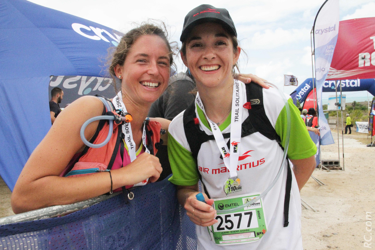 Léa Cavelier, vainqueure des 25 km et une de ses amies