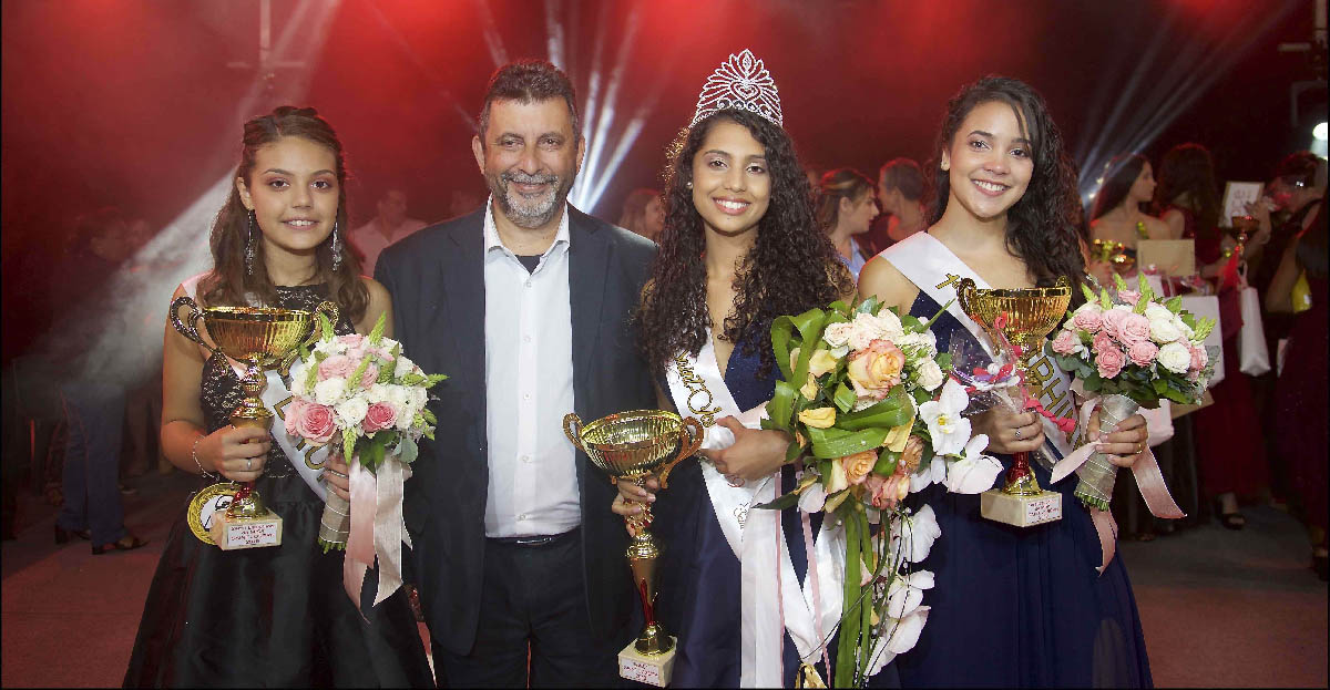 Le maire Patrick Lebreton et les lauréates 2019