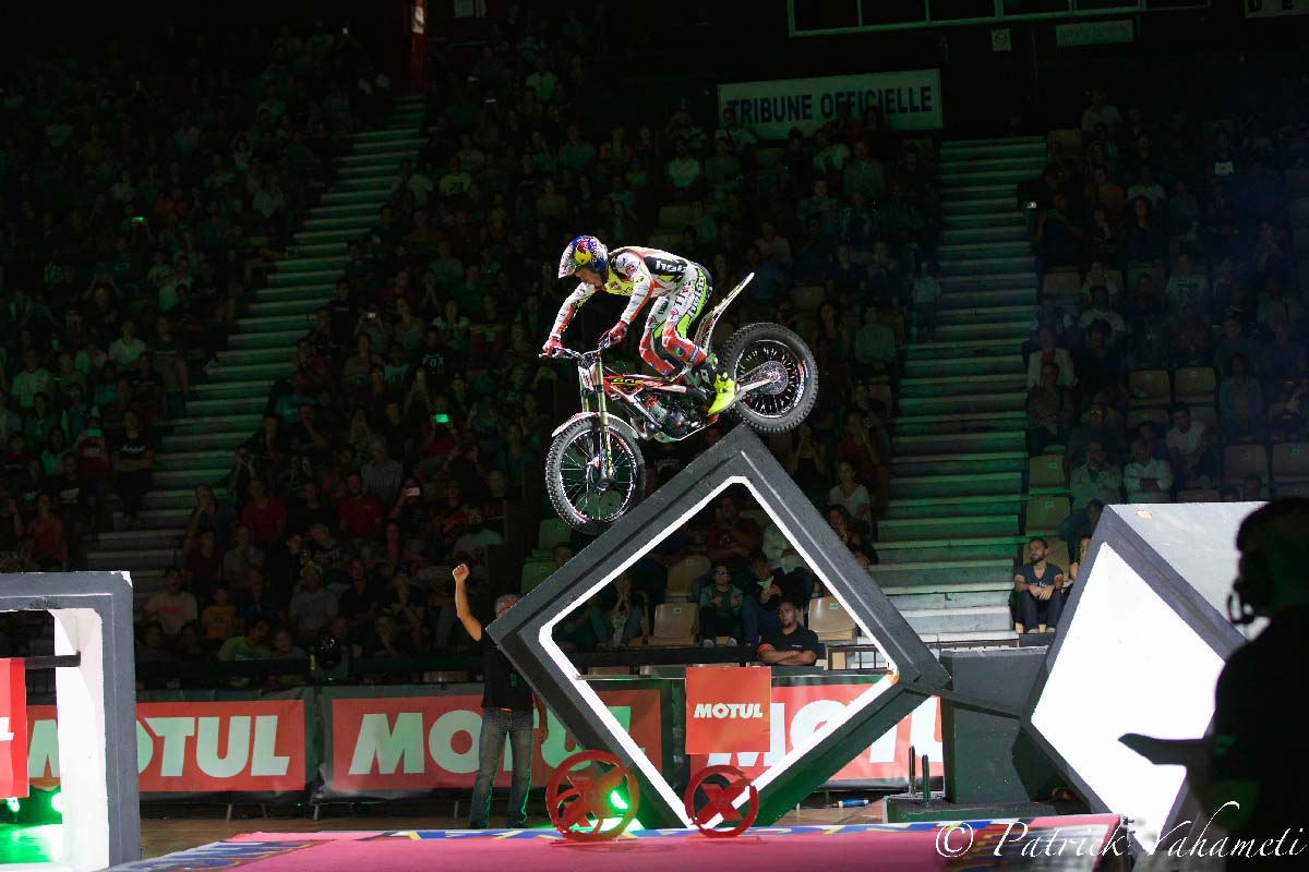 Mondial Indoor Moto X-Trial au Petit Stade de l'Est: spectaculaire!