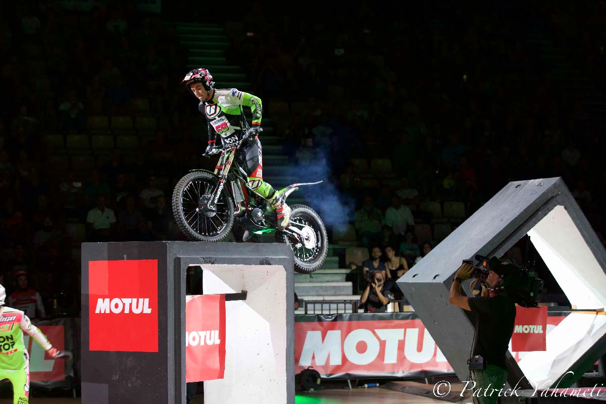 Mondial Indoor Moto X-Trial au Petit Stade de l'Est: spectaculaire!