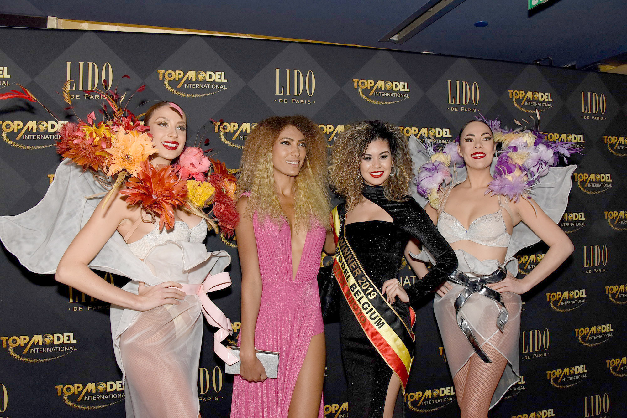 La chanteuse Alo Wiza et Zoe Brunet, 1ère dauphine de Miss Belgique 2018 et candidate belge à Miss Univers 2018 La chanteuse Alo Wiza et Zoe Brunet, 1ère dauphine de Miss Belgique 2018 et candidate belge à Miss Univers 2018