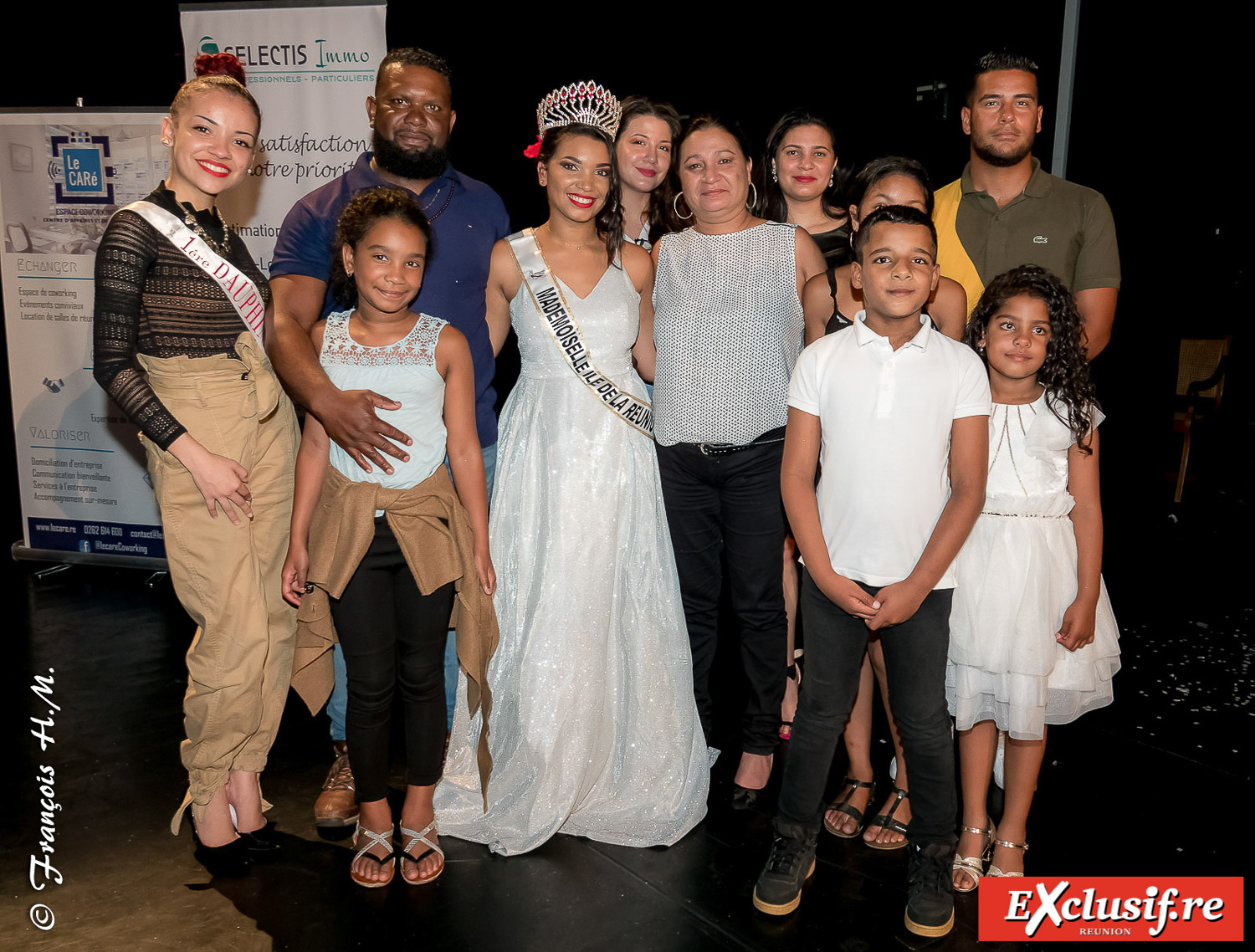 Anaïs avec ses parents et ses amis