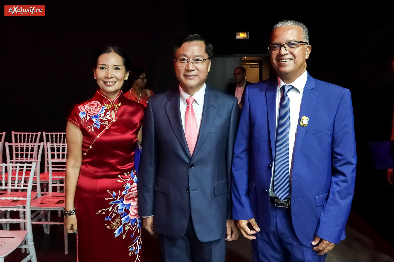 Dong Zhijiao, son époux Chen Zhihong, Consul Général de la République populaire de Chine à La Réunion, et Cyrille Melchior, président du Conseil Départemental