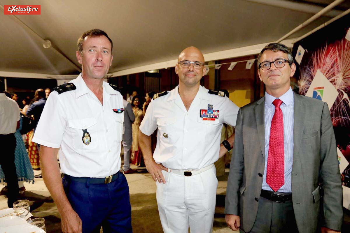 Général Xavier Ducept, commandant de la Gendarmerie à La Réunion, colonel Gilles Revel, Chef d’État-Major Inter Armées des FAZSOI, et Laurent Chevalier, Conseiller diplomatique du Préfet Général Xavier Ducept, commandant de la Gendarmerie à La Réunion, colonel Gilles Revel, Chef d’État-Major Inter Armées des FAZSOI, et Laurent Chevalier, Conseiller diplomatique du Préfet