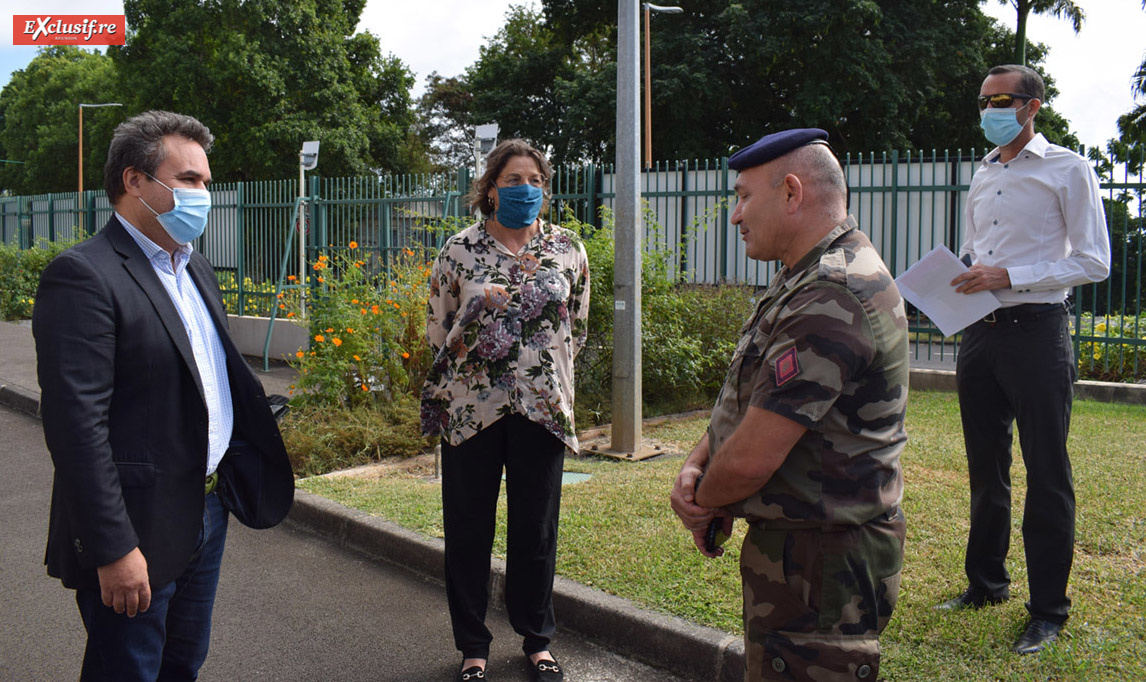 Didier Robert, président de la la Région, Yolaine Costes, vice-présidente de la Région, Jacques Blard, directeur du Service Egalité des Chances à La Région, et le lieutenant-colonel Frédéric Renon des FAZSOI