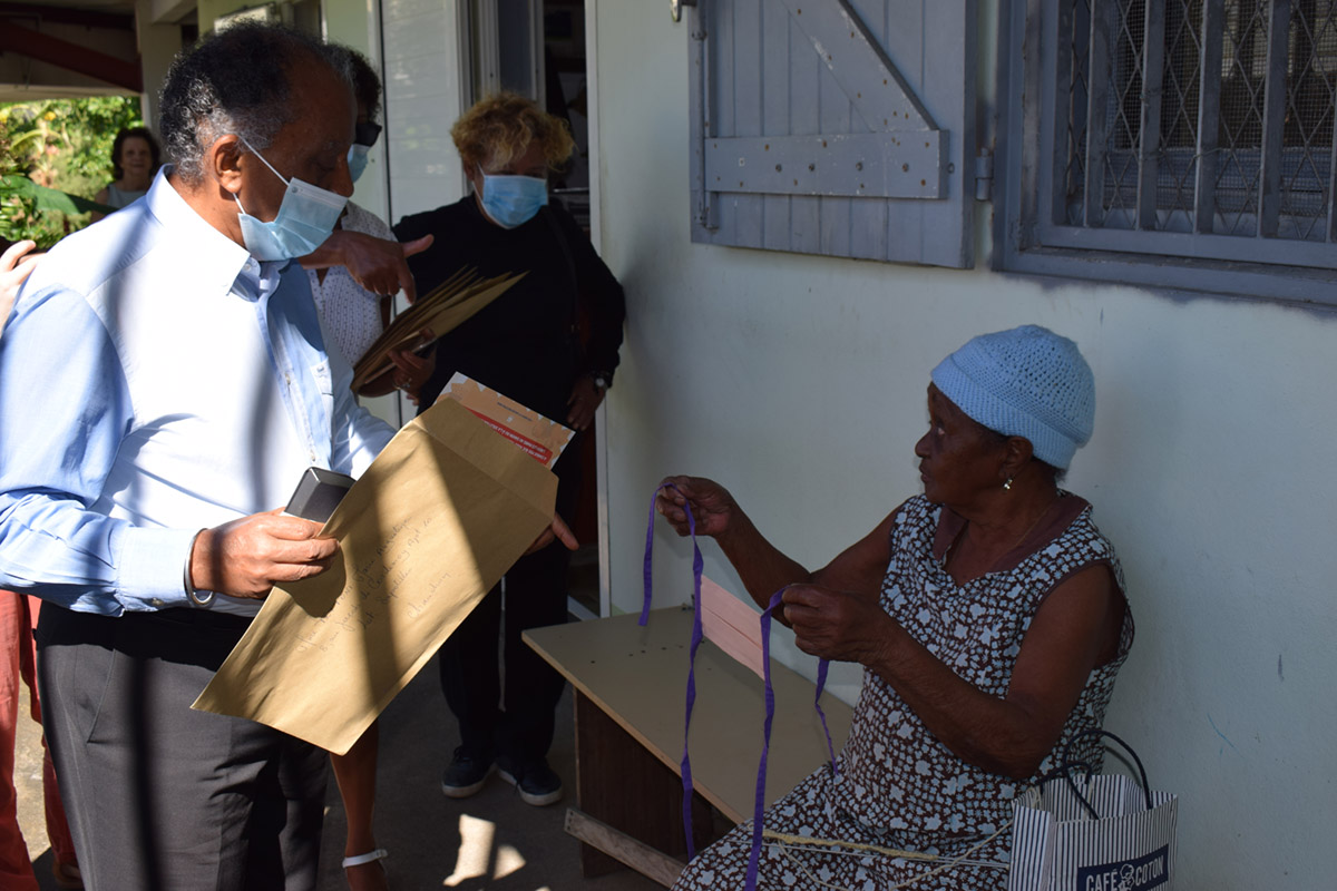 La Mairie de Saint-Denis a distribué des masques aux seniors de la ville