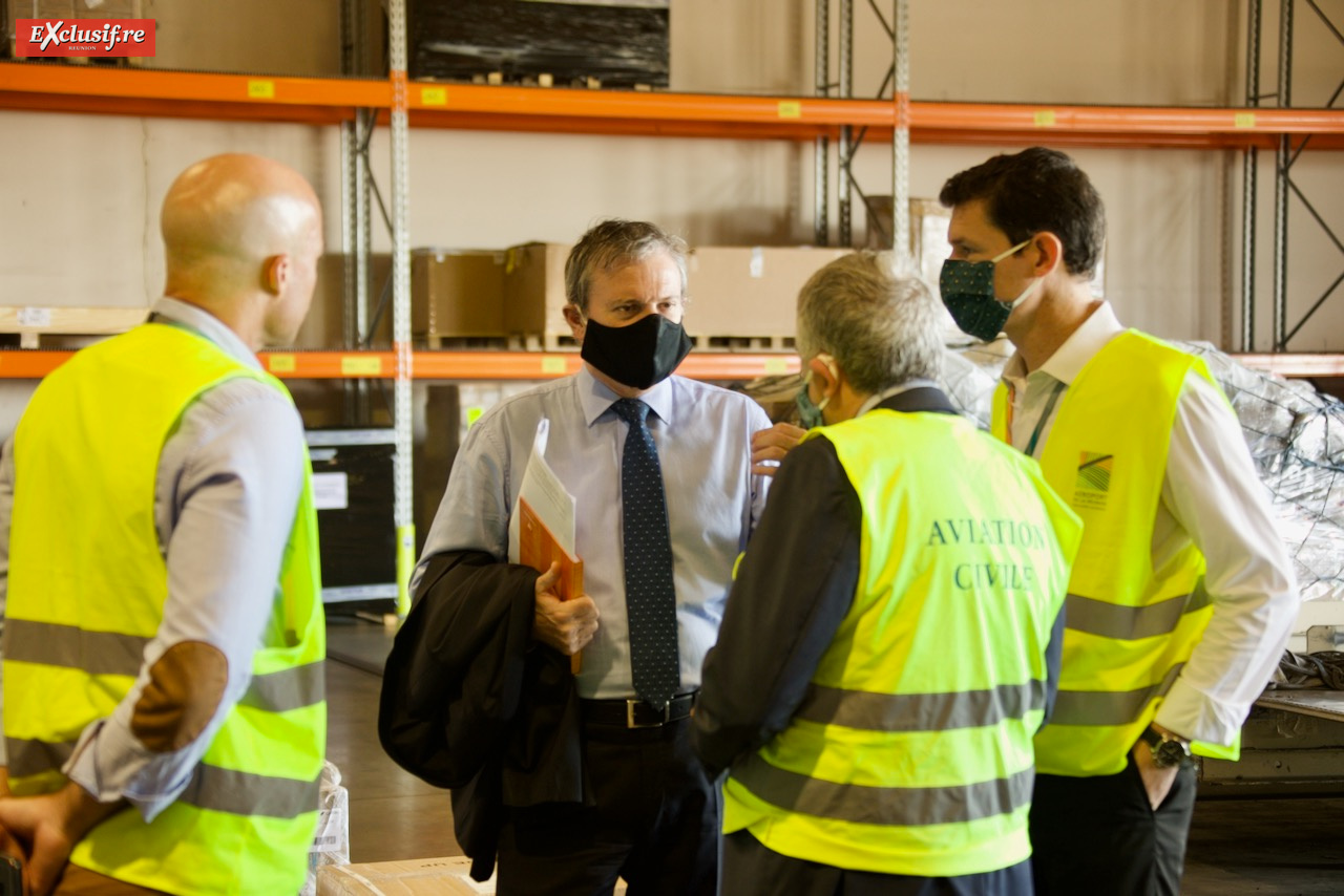 Le Préfet de La Réunion a réceptionné 1 million de masques à l'aéroport