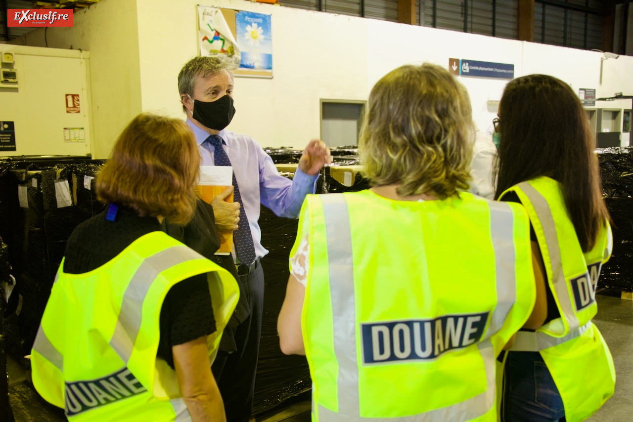 Le Préfet de La Réunion a réceptionné 1 million de masques à l'aéroport