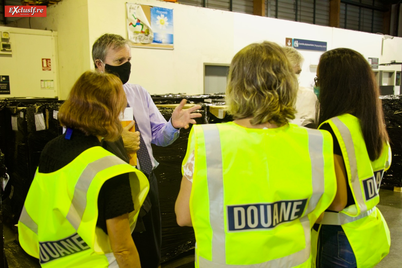 Le Préfet de La Réunion a réceptionné 1 million de masques à l'aéroport