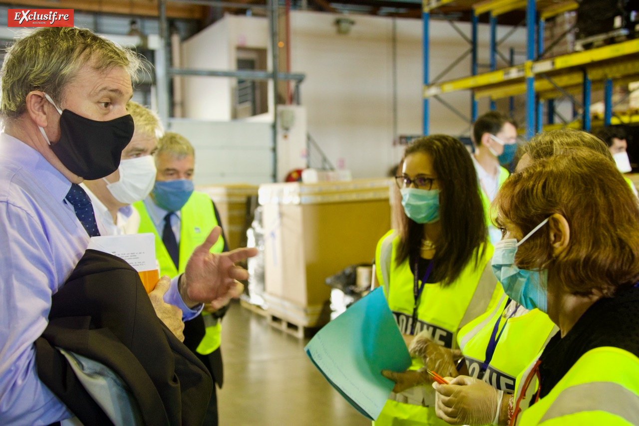 Le Préfet de La Réunion a réceptionné 1 million de masques à l'aéroport Le Préfet de La Réunion a réceptionné 1 million de masques à l'aéroport