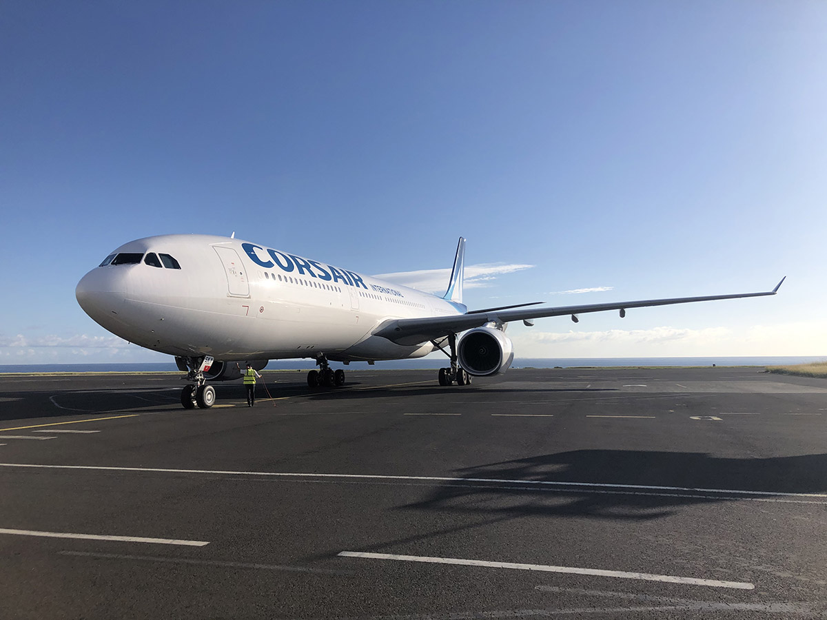 Le Préfet de La Réunion a réceptionné 1 million de masques à l'aéroport