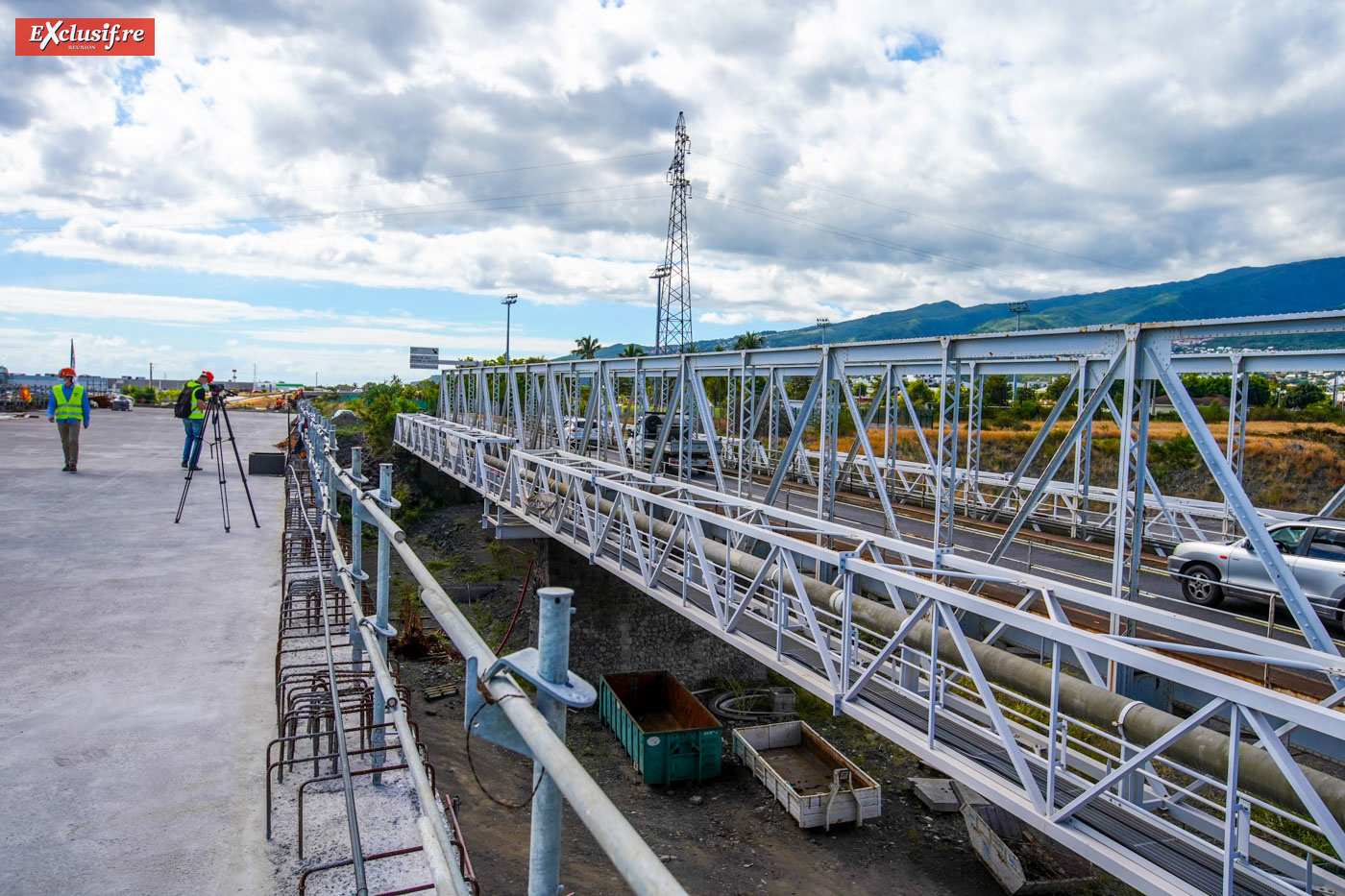 Didier Robert visite le chantier du pont de la Rivière des Galets et fait le point 