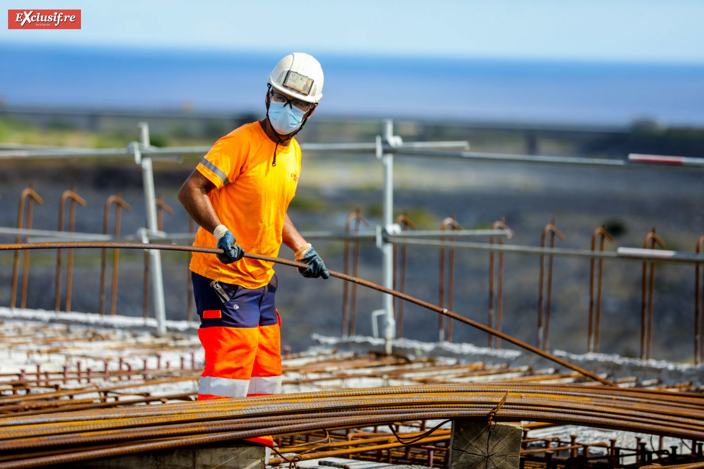 Didier Robert visite le chantier du pont de la Rivière des Galets et fait le point 