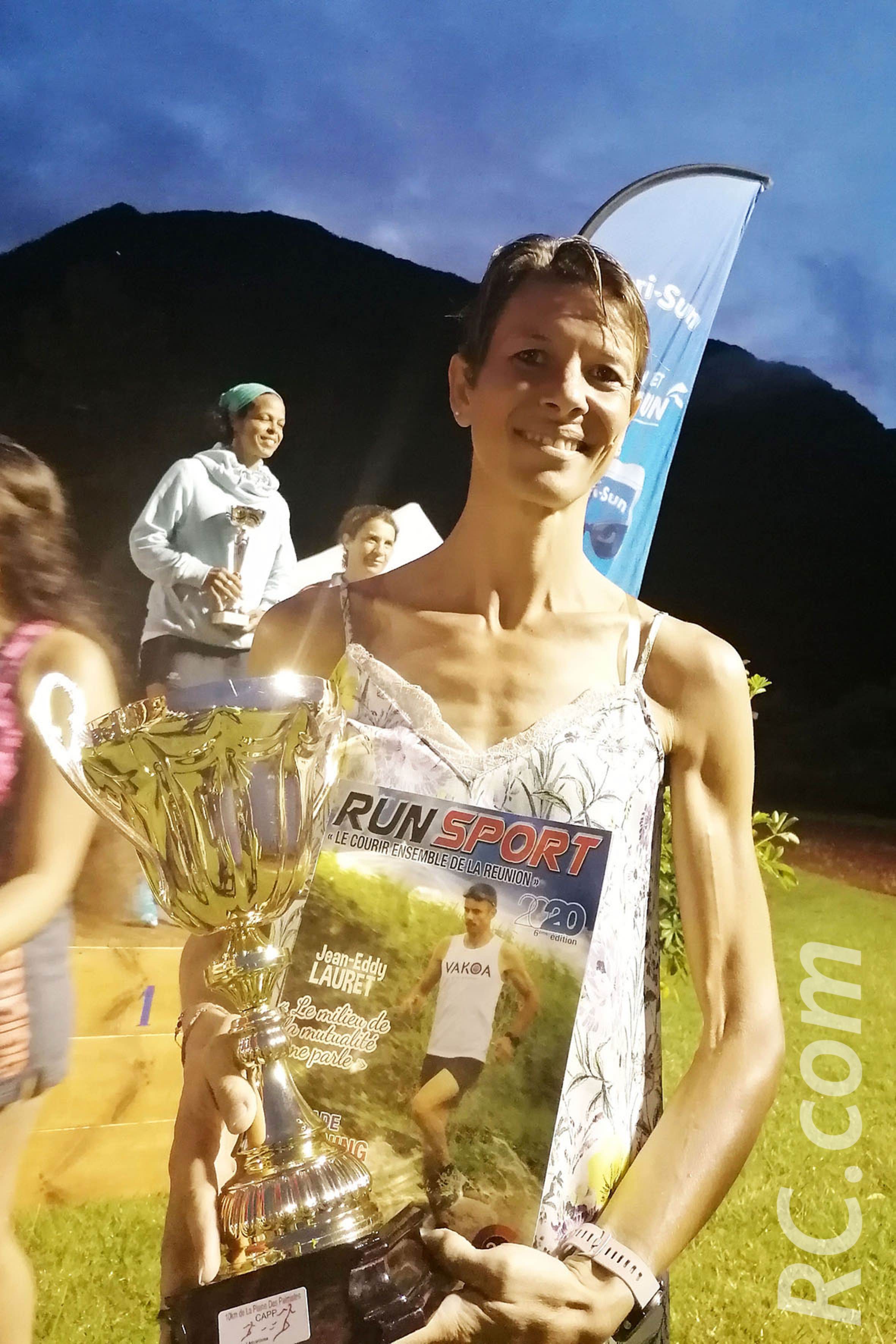 Spécaliste du 10 km et du semi-marathon, Anne Atia connaît bien le magazine et semble  l'apprécier
