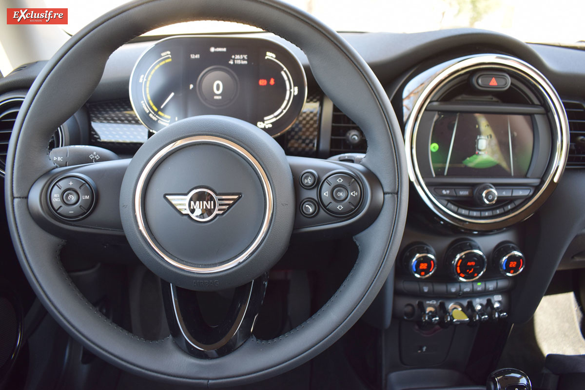 On est bien dans une Mini avec sa planche de bord spécifique... On est bien dans une Mini avec sa planche de bord spécifique...