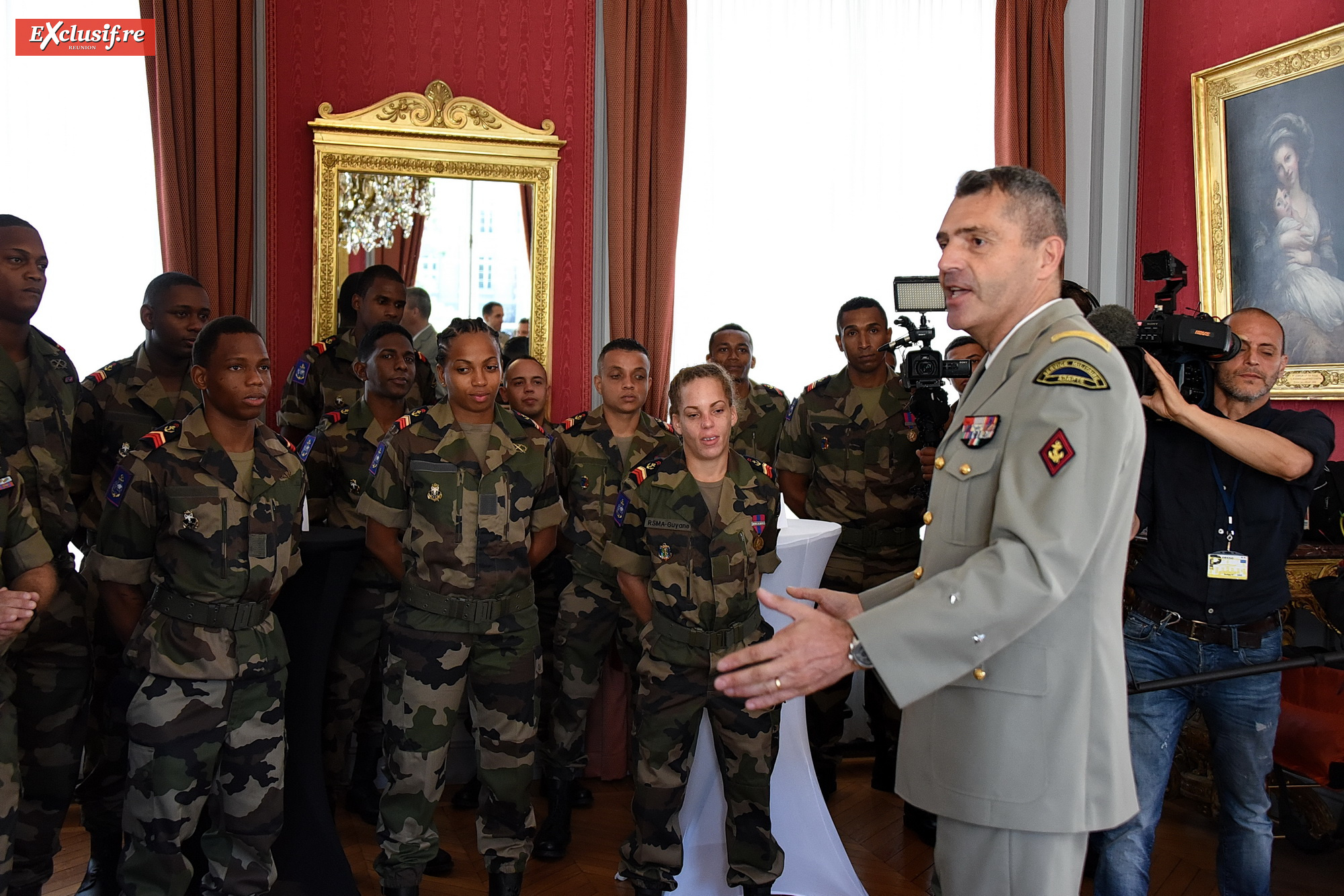 Le général Thierry Laval, commandant le SMA, a accueilli la délégation dans les salons du ministère