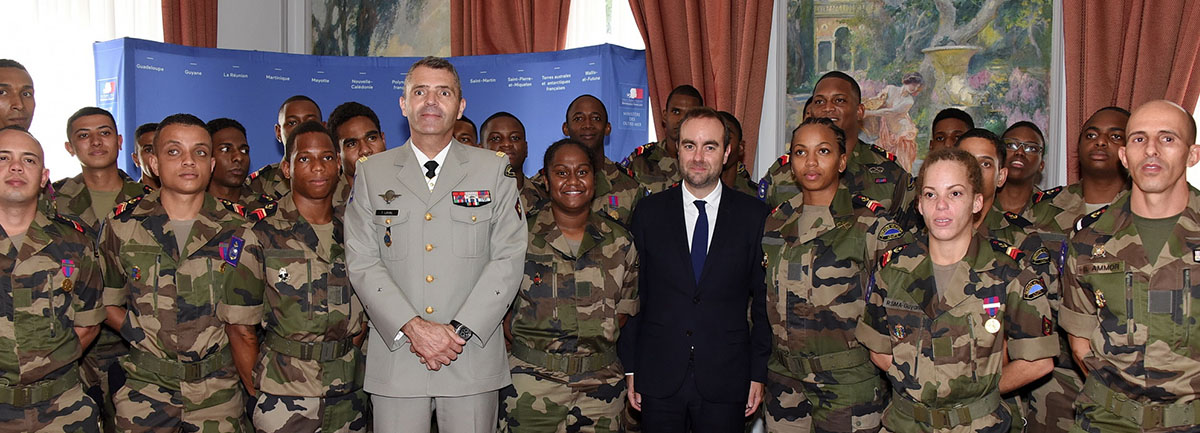 Une délégation du Service Militaire Adapté reçue au Ministère des Outre-mer avant le défilé du 14 juillet 