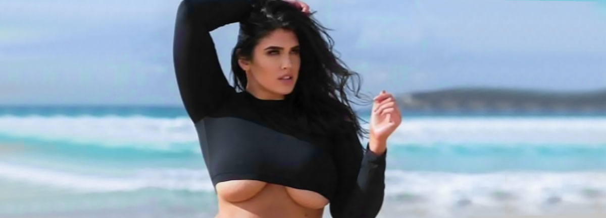 Mannequin grande taille: La'Tecia Thomas, une vraie bombe!