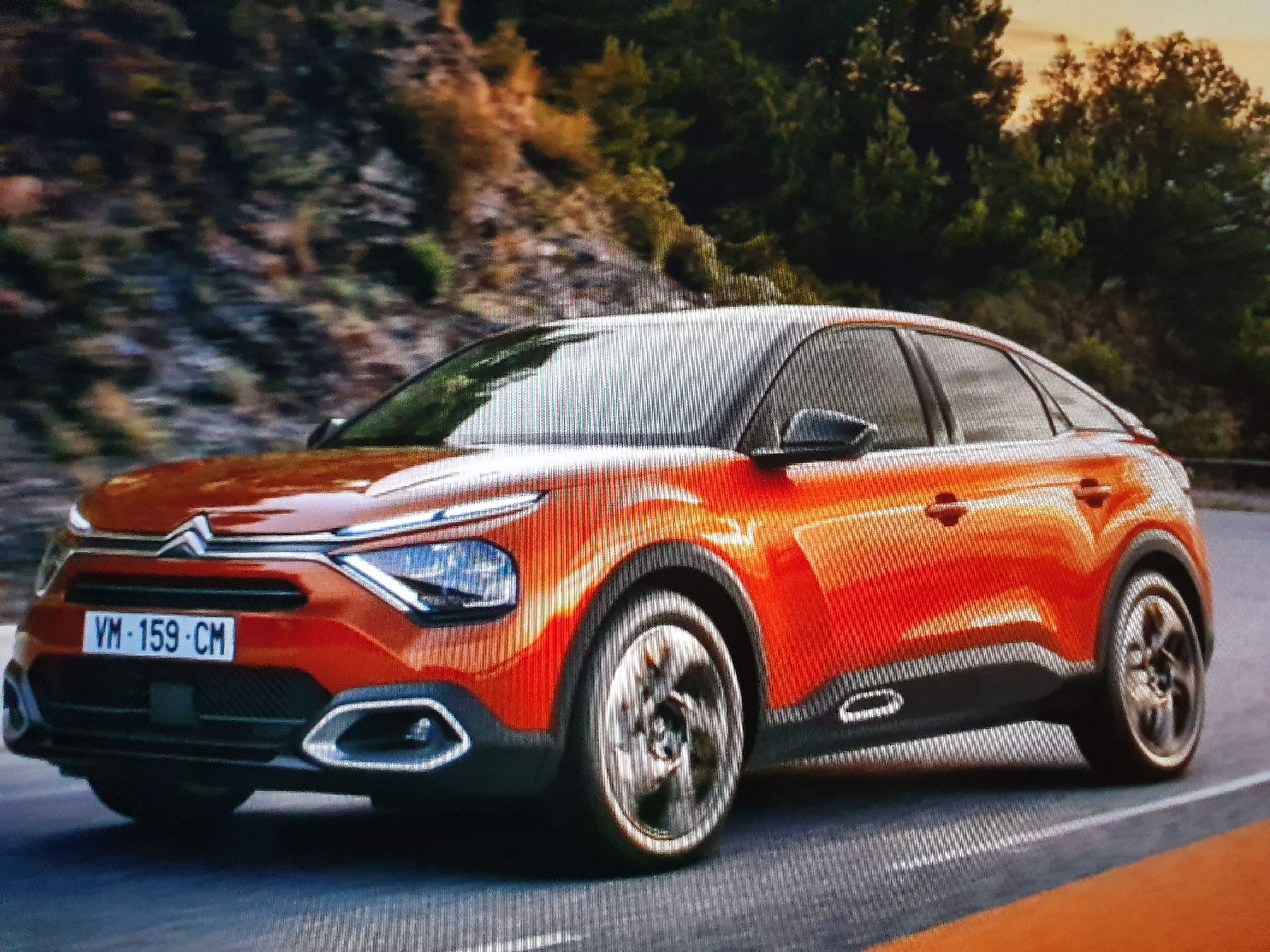La Nouvelle Citroën C4: mi-berline, mi-crossover
