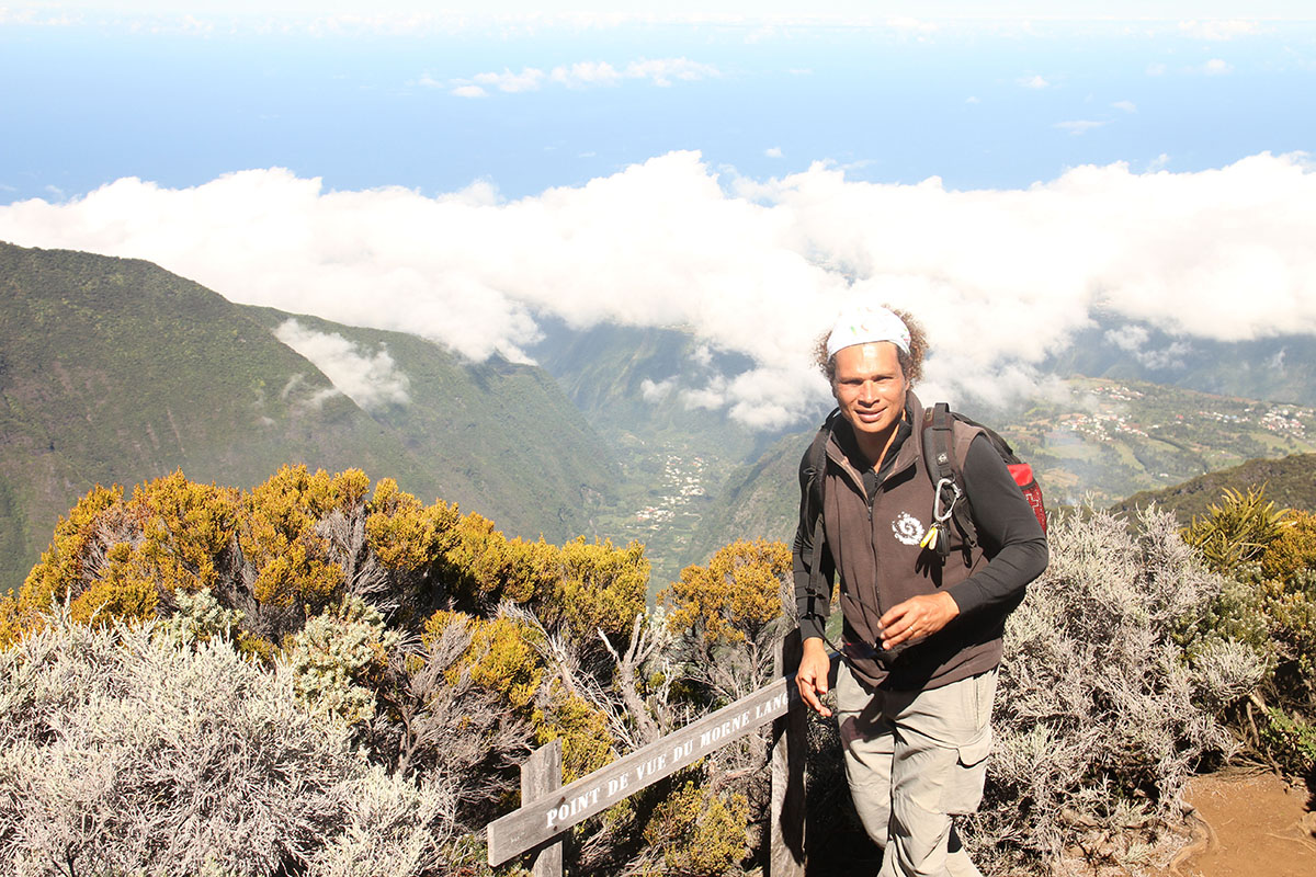 Fabrice Boyer vous raconte l'histoire de la création de l'île de La Réunion avec passion. Il est basé à l'antenne Sud du Parc  