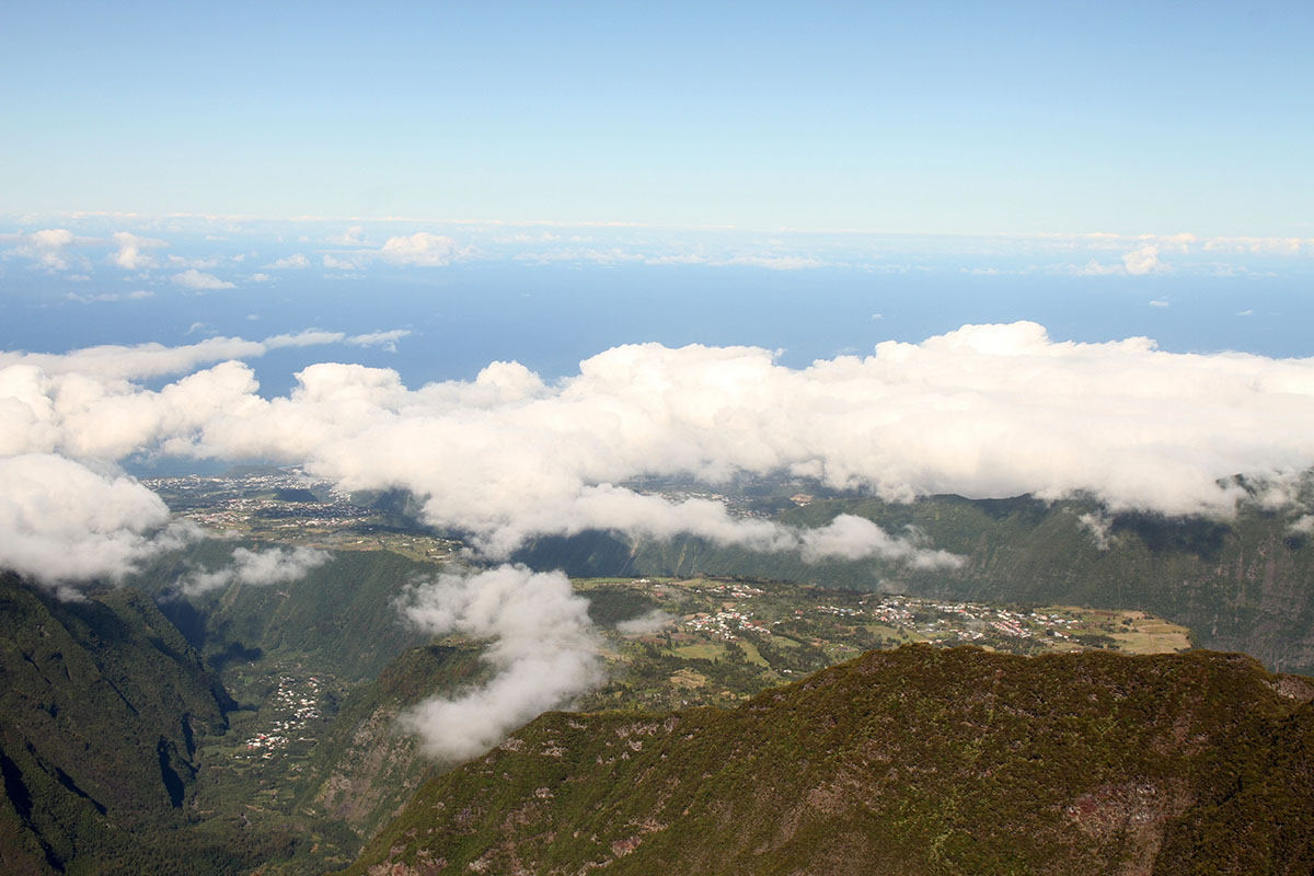 À partir du Morne de Langevin, vue panoramique sur la région de Saint-Joseph : La Rivière des Remparts, Grand Coude...  