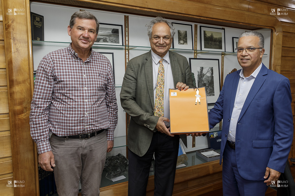 Daniel Gonthier, Vêlayoudom Marimoutou, et Cyrille Melchior (photo Bruno Bamba) Daniel Gonthier, Vêlayoudom Marimoutou, et Cyrille Melchior (photo Bruno Bamba)
