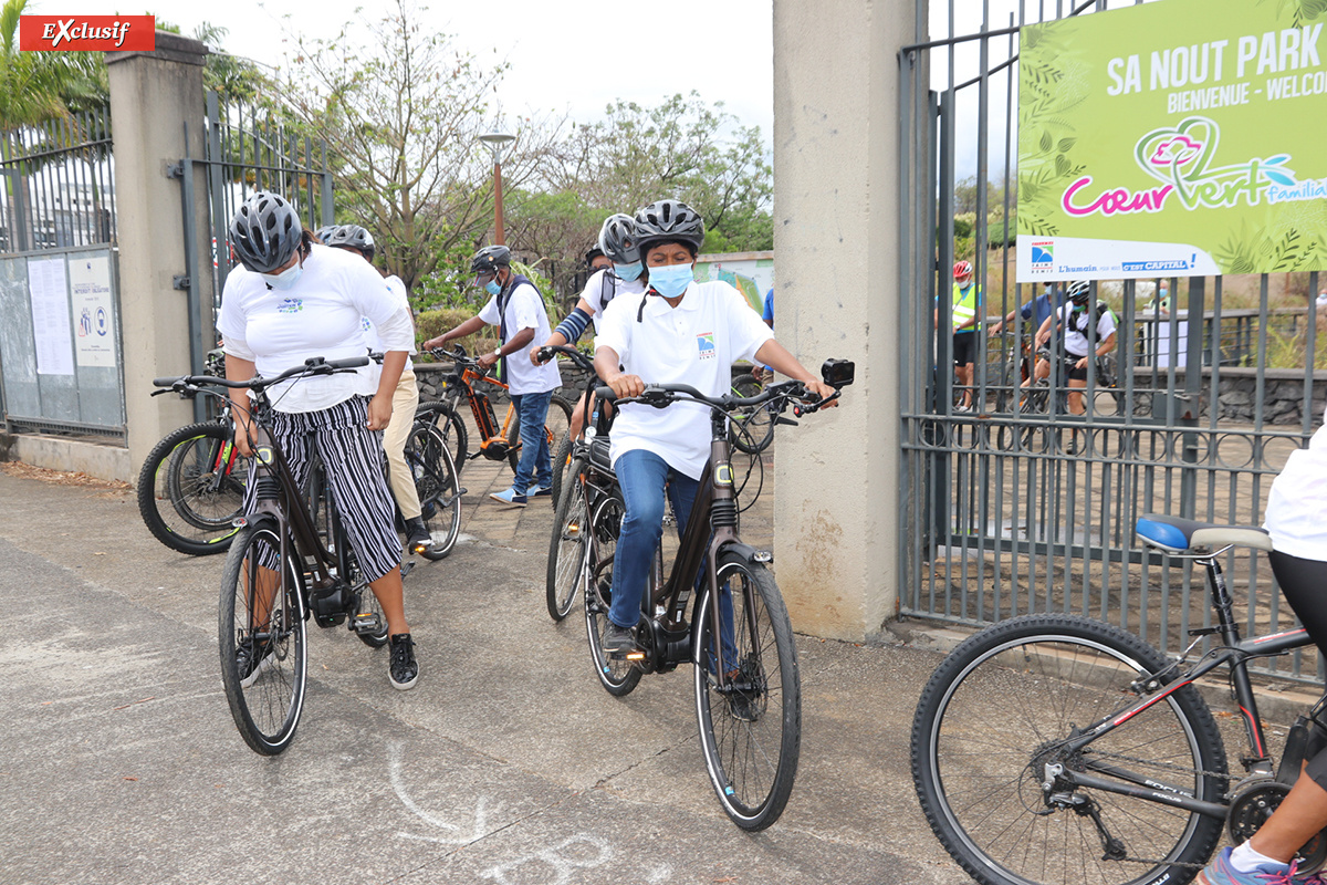 Ericka Bareigts en piste pour balade à vélo en ville... Ericka Bareigts en piste pour balade à vélo en ville...