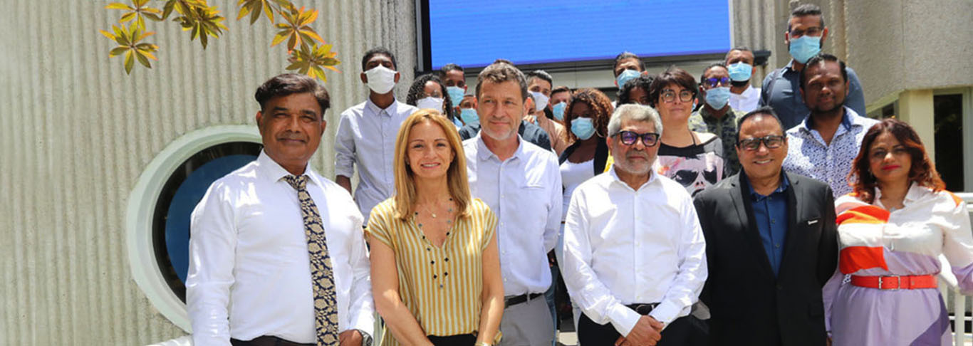 Convention apprentissage entre la Chambre de Commerce et le Groupe Ravate  Convention apprentissage entre la Chambre de Commerce et le Groupe Ravate