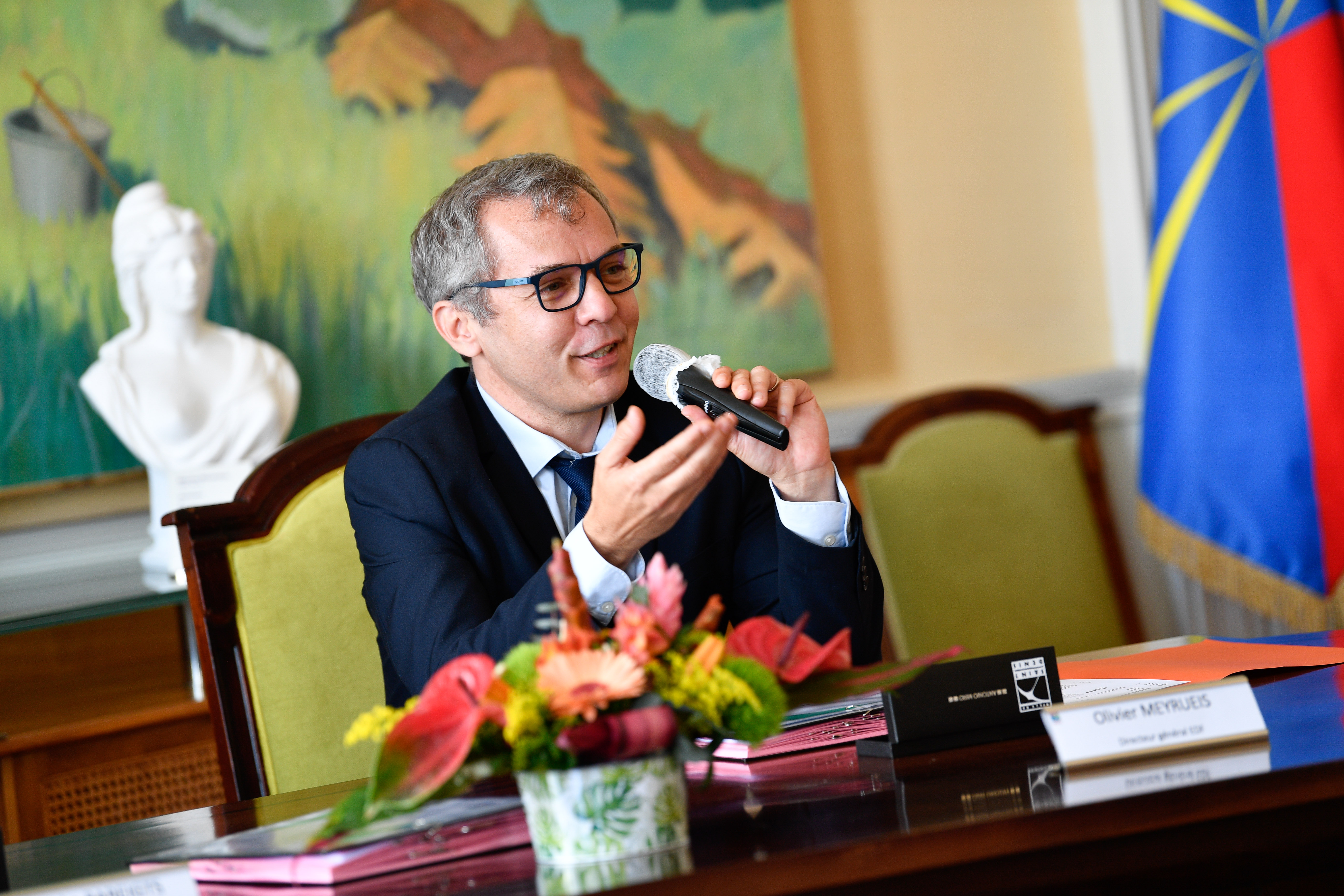 Olivier Meyrueis: "EDF à La Réunion est résolument engagée dans la transition énergétique et numérique"... Olivier Meyrueis: "EDF à La Réunion est résolument engagée dans la transition énergétique et numérique"...