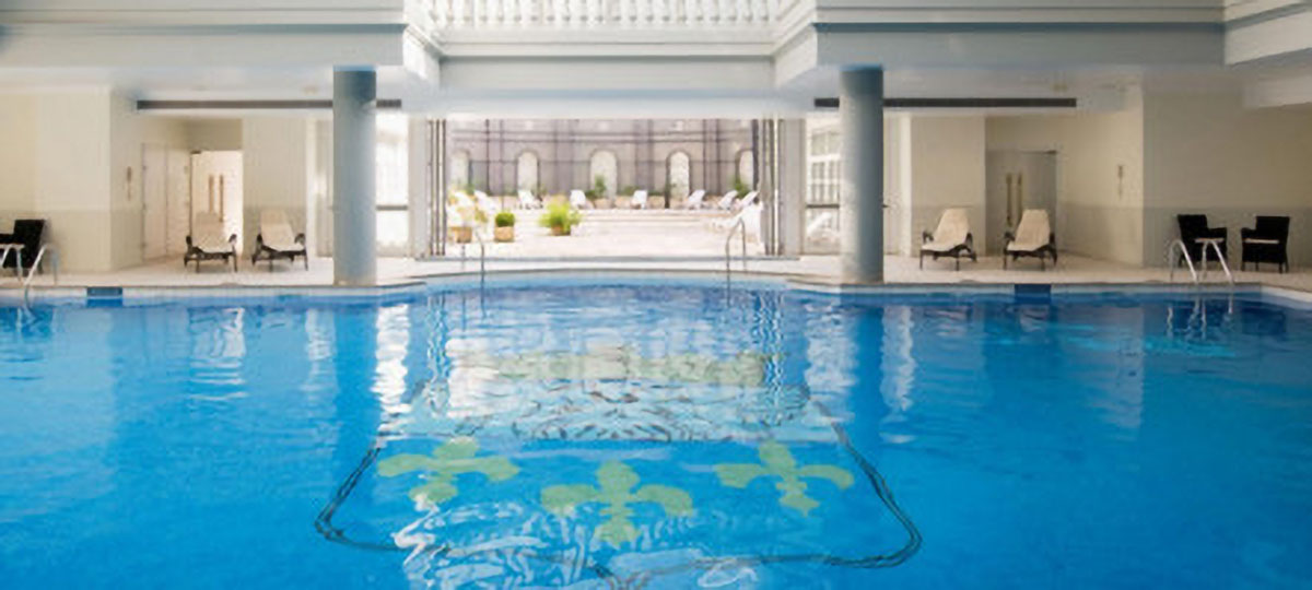 Piscine intérieure de 200 m2 Piscine intérieure de 200 m2