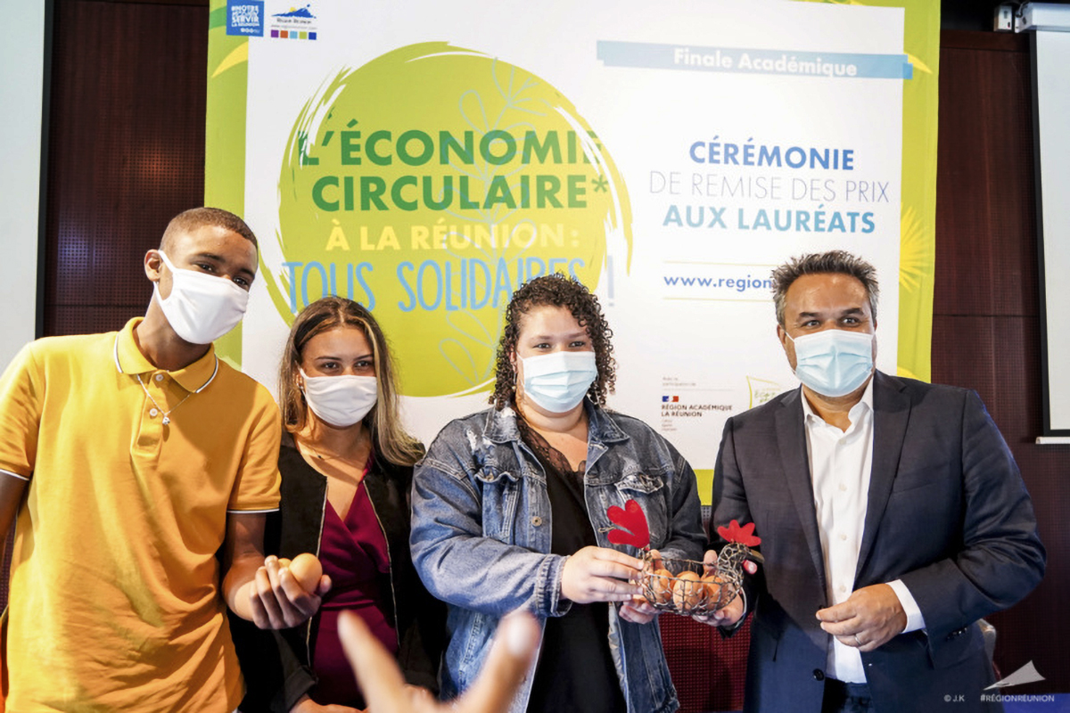 Les représentants du Lycée Boisjoly Potier avec Didier Robert Les représentants du Lycée Boisjoly Potier avec Didier Robert