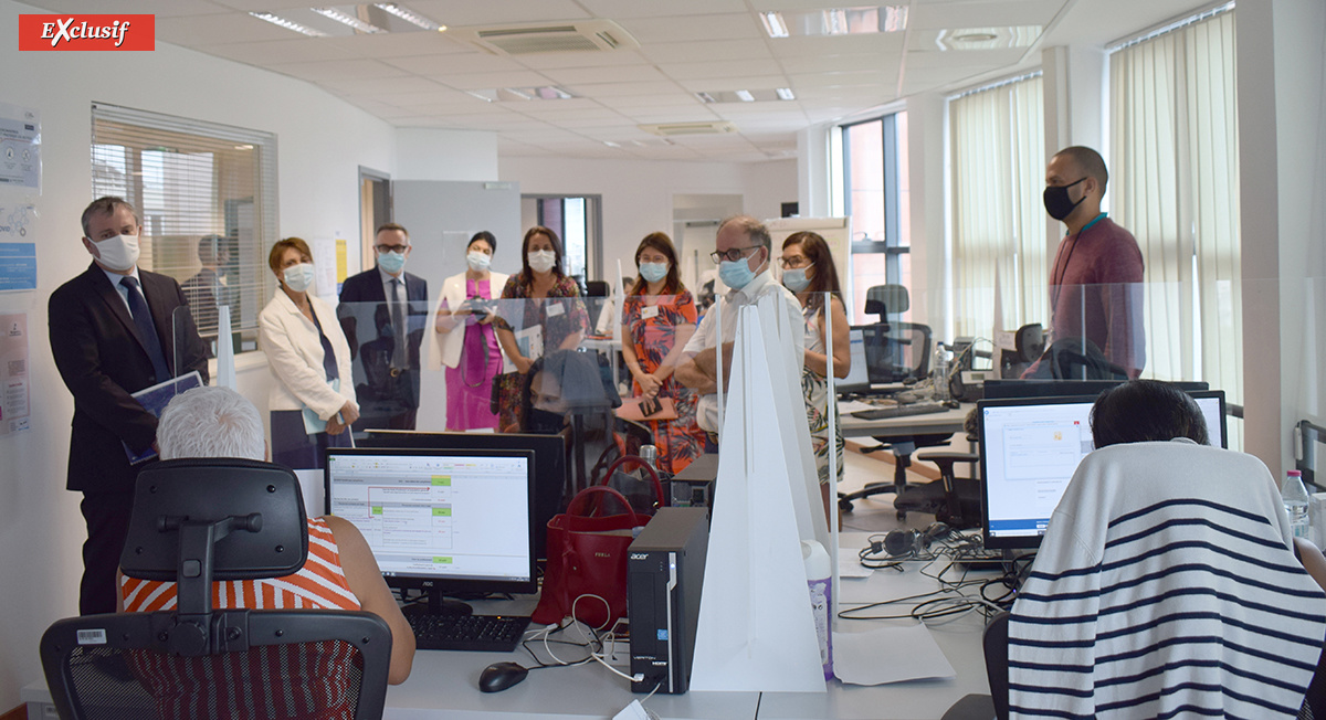 Visite de la plateforme par les officiels Visite de la plateforme par les officiels