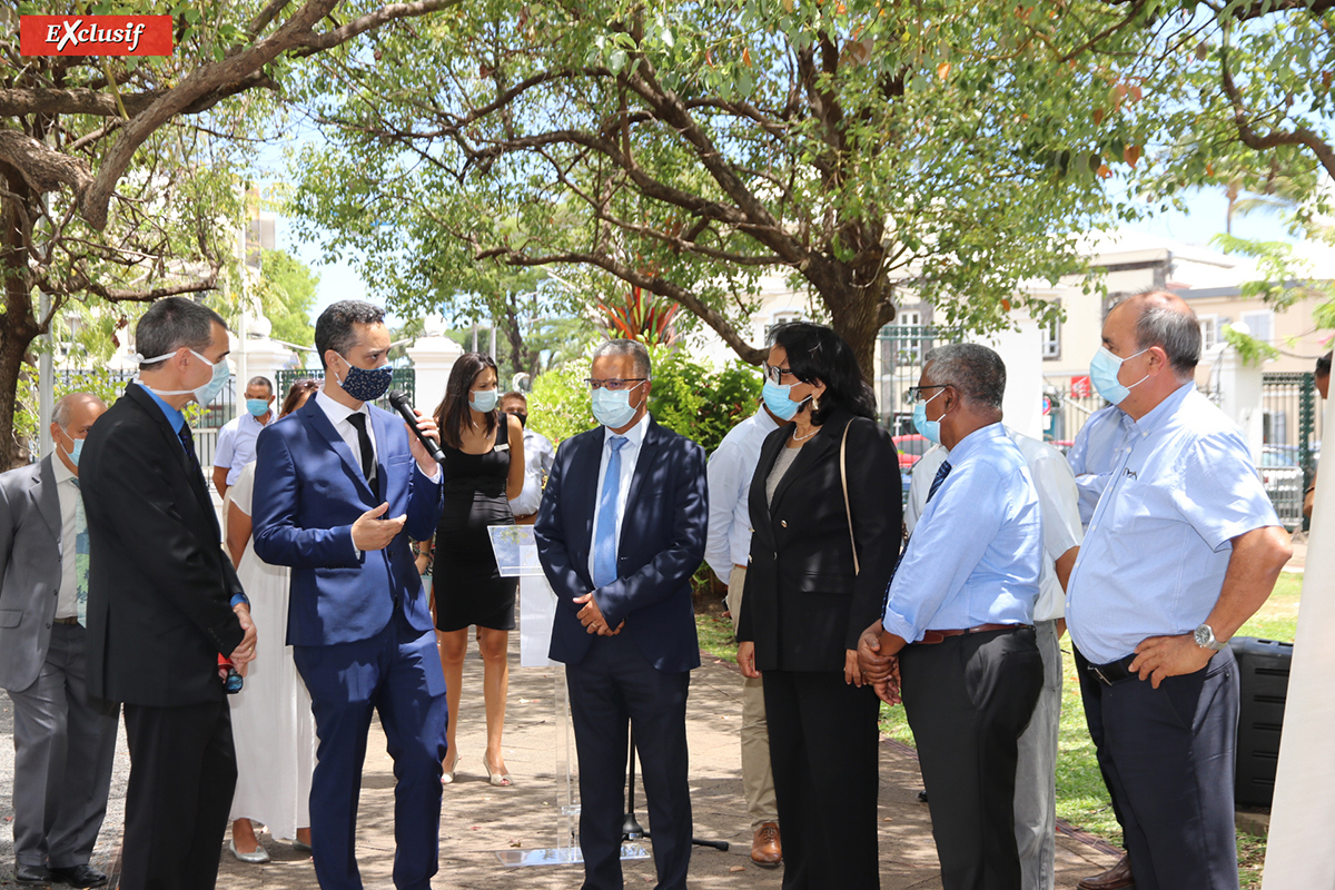 Les officiels présents à l'inauguration de l'expo au Jardin de l'Etat