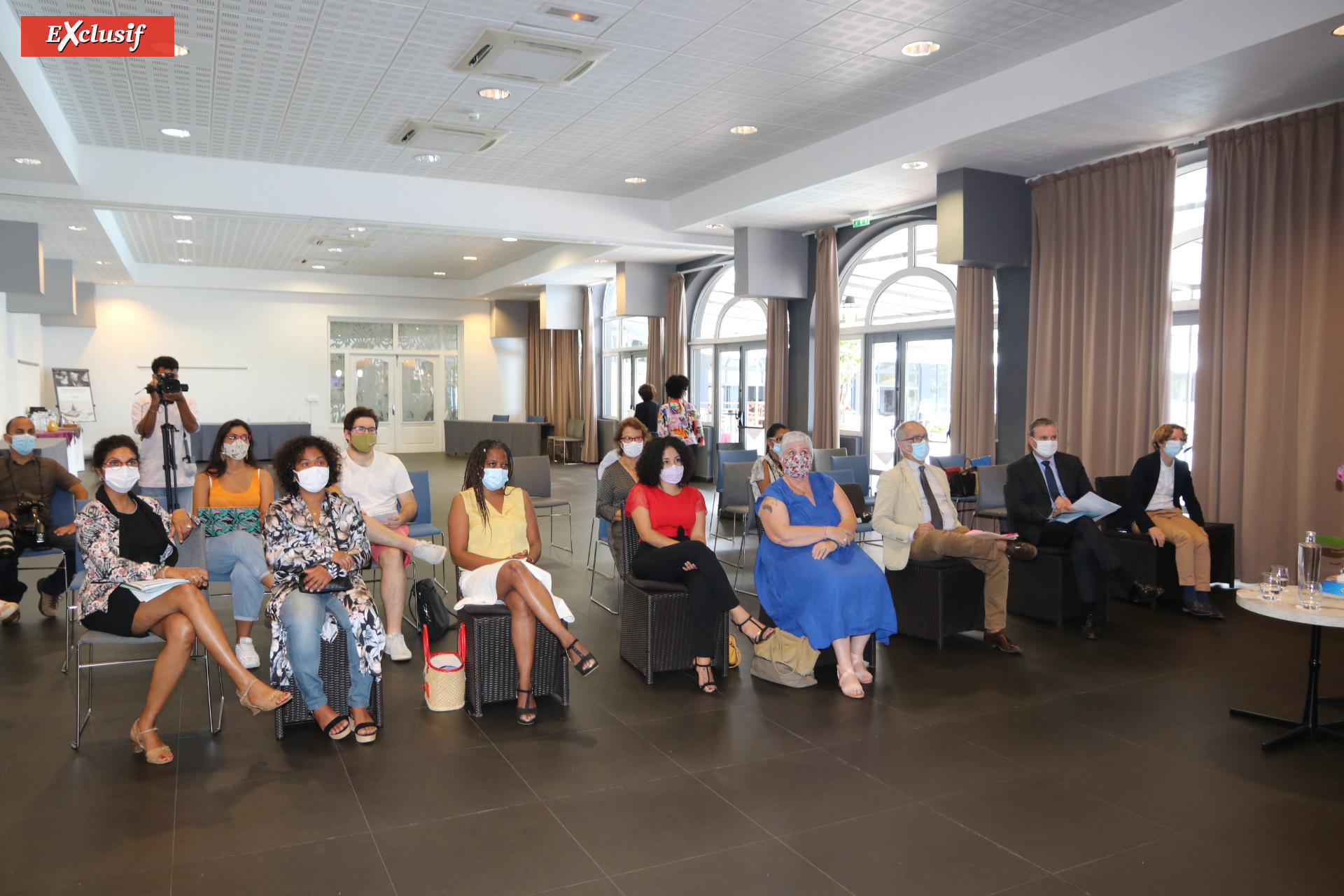 Un moment d'échange avec les autorités et face à la presse Un moment d'échange avec les autorités et face à la presse