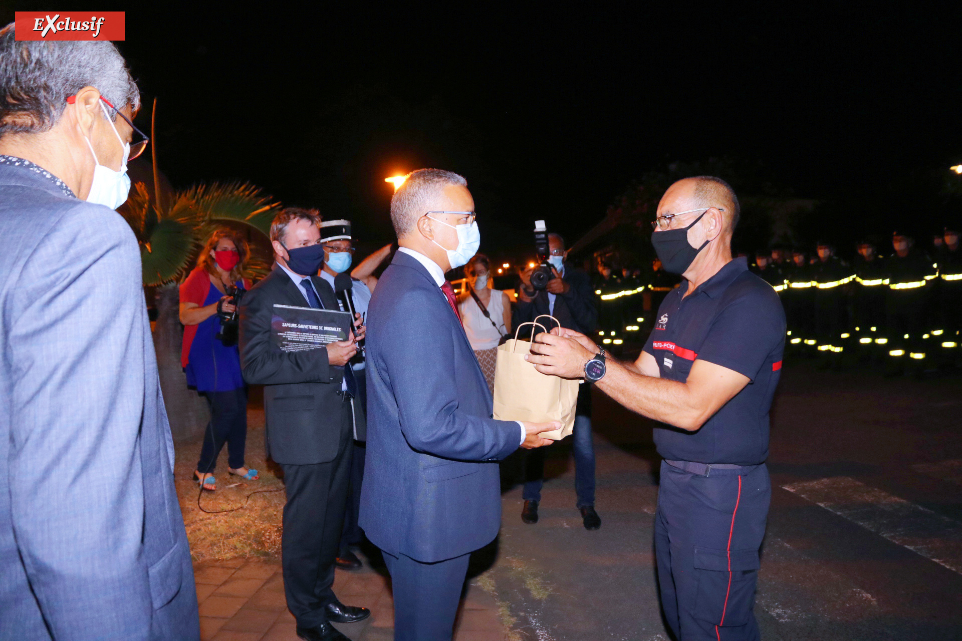 Les sapeurs-pompiers et militaires engagés dans l’incendie du Maïdo remerciés Les sapeurs-pompiers et militaires engagés dans l’incendie du Maïdo remerciés