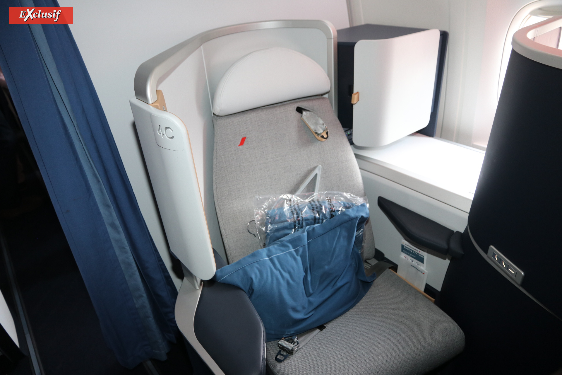 Pour dormir, le fauteuil se transforme en véritable lit Pour dormir, le fauteuil se transforme en véritable lit