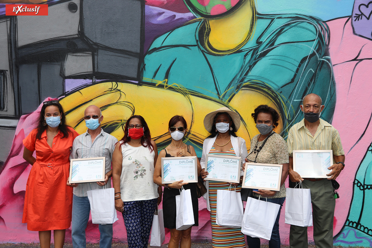 Chaque bénévole a reçu un diplôme d'engagement citoyen Chaque bénévole a reçu un diplôme d'engagement citoyen