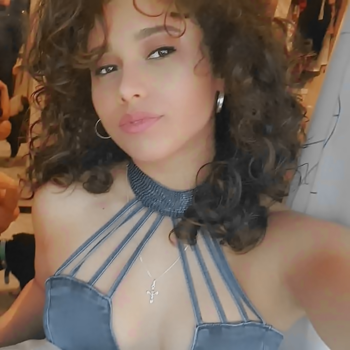 Une jeune femme qui sait aussi être sensuelle...