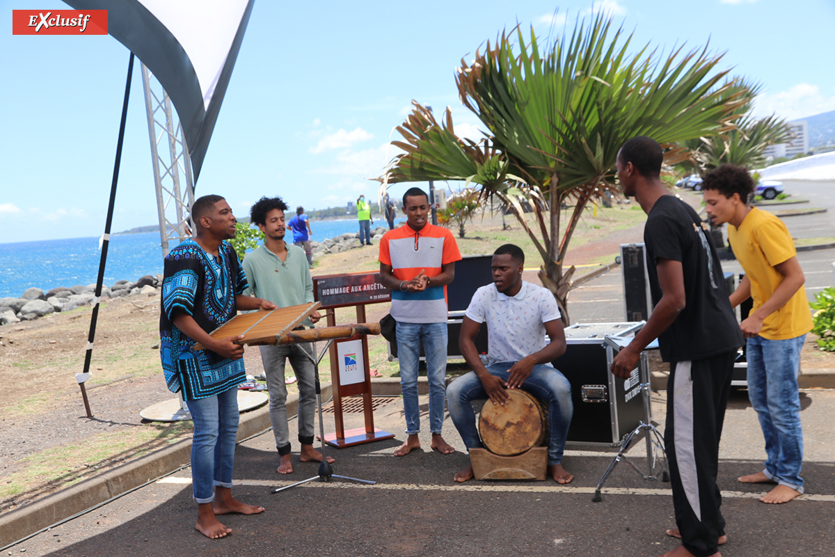 Plusieurs groupes se sont produits... Plusieurs groupes se sont produits...