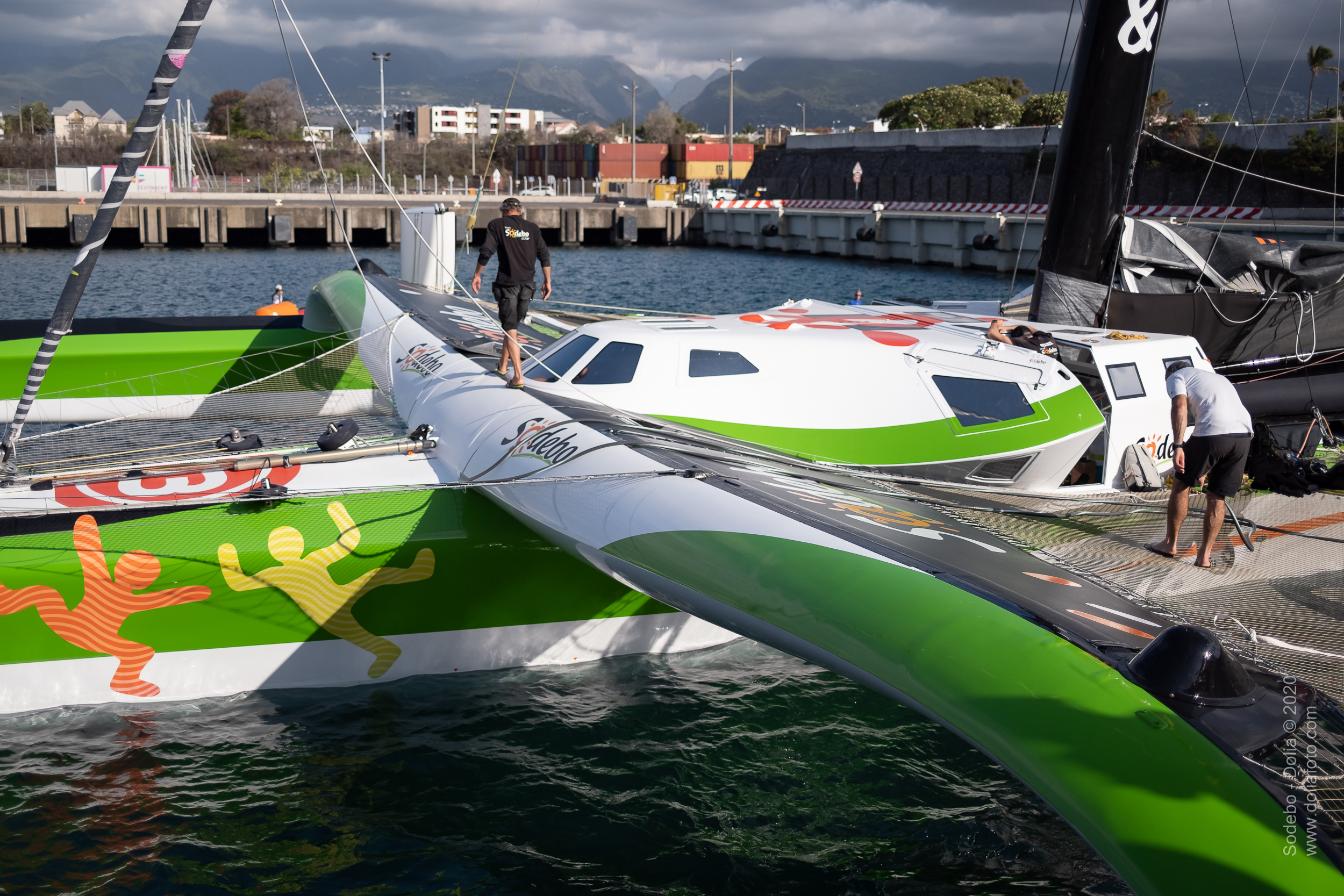 Le bateau avait subi une avarie, il a été réparé Le bateau avait subi une avarie, il a été réparé