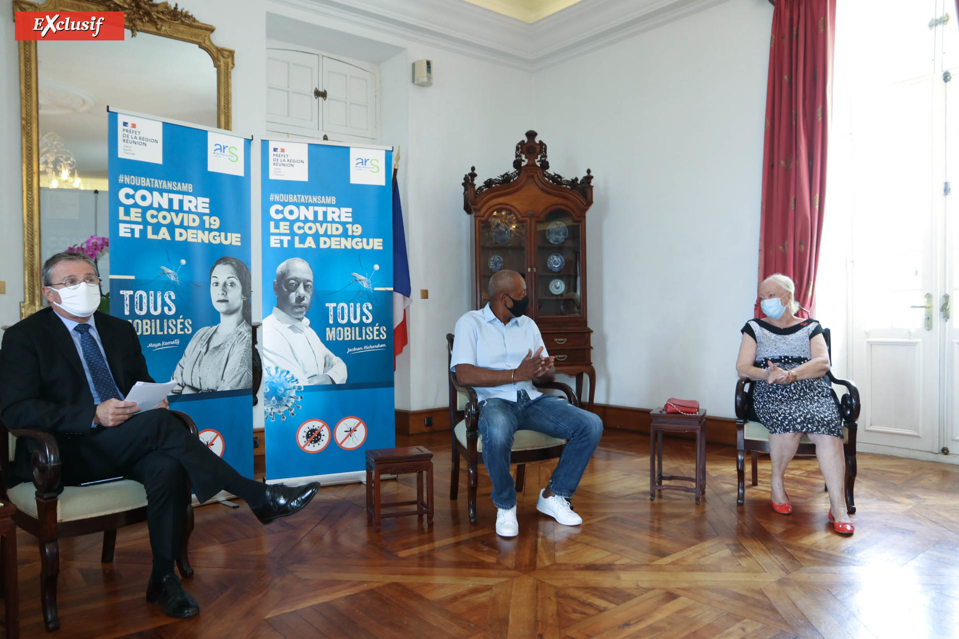 Conférence de presse dans les salons de la Préfecture