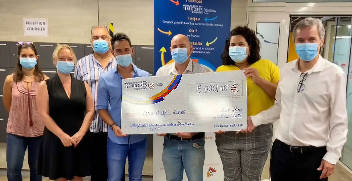 Un chèque de 5 000 € remis au CEVIF par EDF La Réunion Un chèque de 5 000 € remis au CEVIF par EDF La Réunion