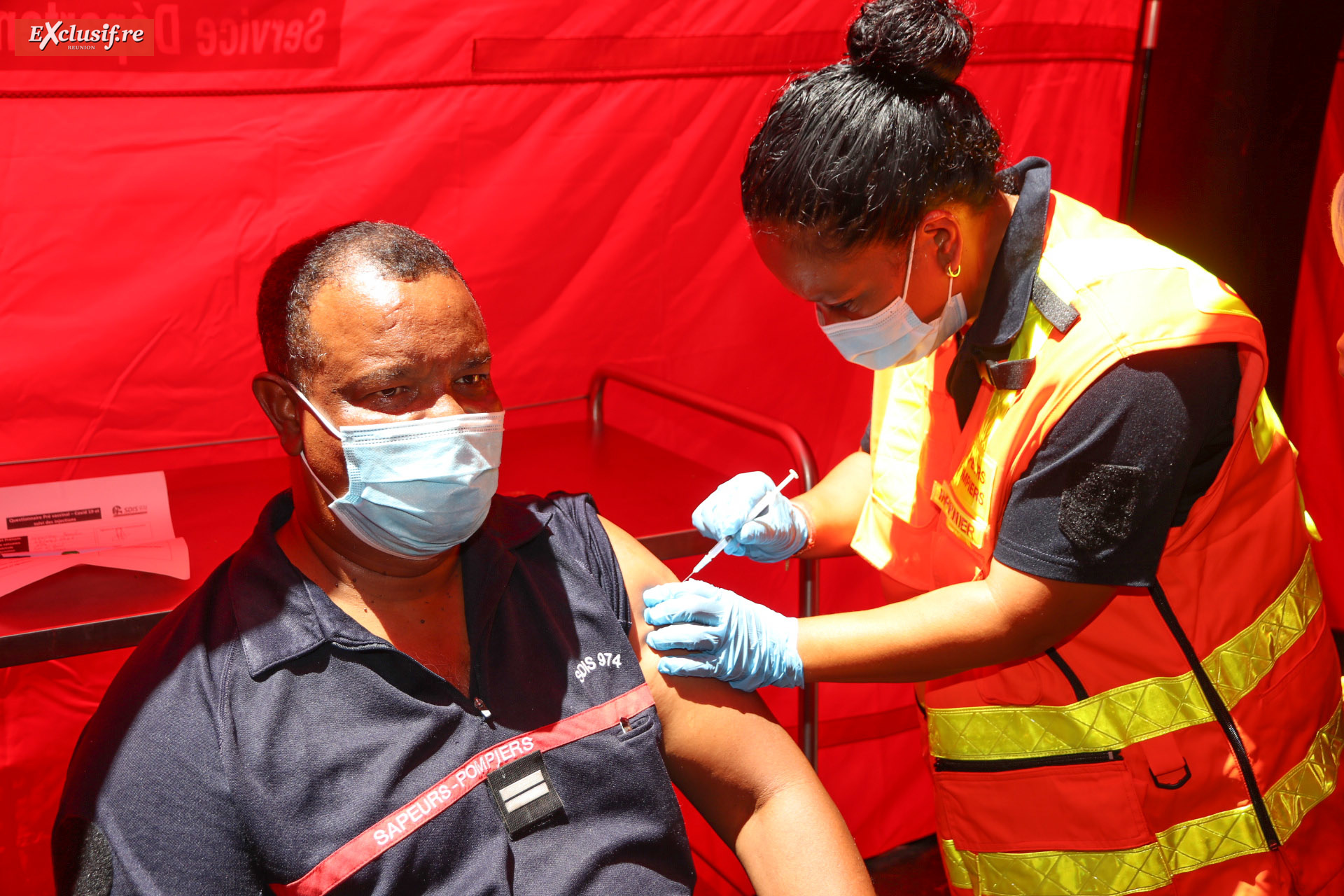 Les pompiers font partie des premiers vaccinés de l'île