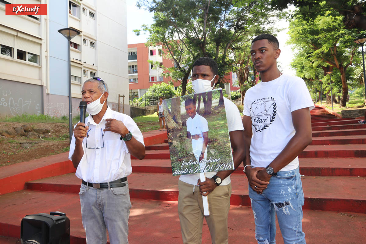 Plusieurs personnes ont pris la parole Plusieurs personnes ont pris la parole