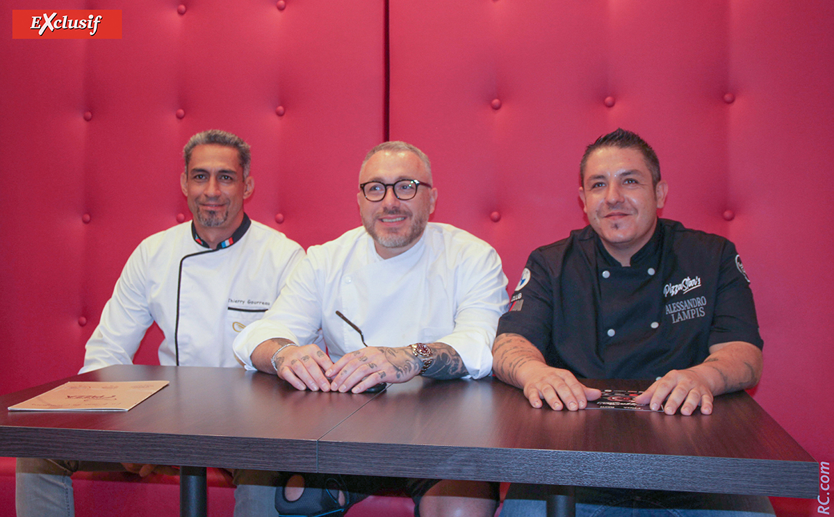 Thierry Gourreau, champion du monde de pizza en 2016 et créateur de l'école de pizza de La Réunion, Gennaro Nasti, l'invité-vedette de la manifestation, et Alessandro Lampis, le patron de Mamzelle Pizza: trois champions qui se sont mis à table lors de cette Pizza Star's 2021 Thierry Gourreau, champion du monde de pizza en 2016 et créateur de l'école de pizza de La Réunion, Gennaro Nasti, l'invité-vedette de la manifestation, et Alessandro Lampis, le patron de Mamzelle Pizza: trois champions qui se sont mis à table lors de cette Pizza Star's 2021